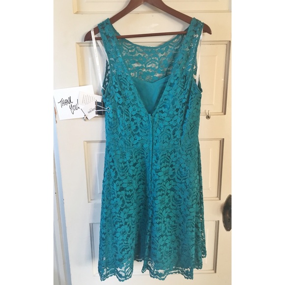 Short lace bridesmaids dress - David’s bridal - Picture 2 of 5